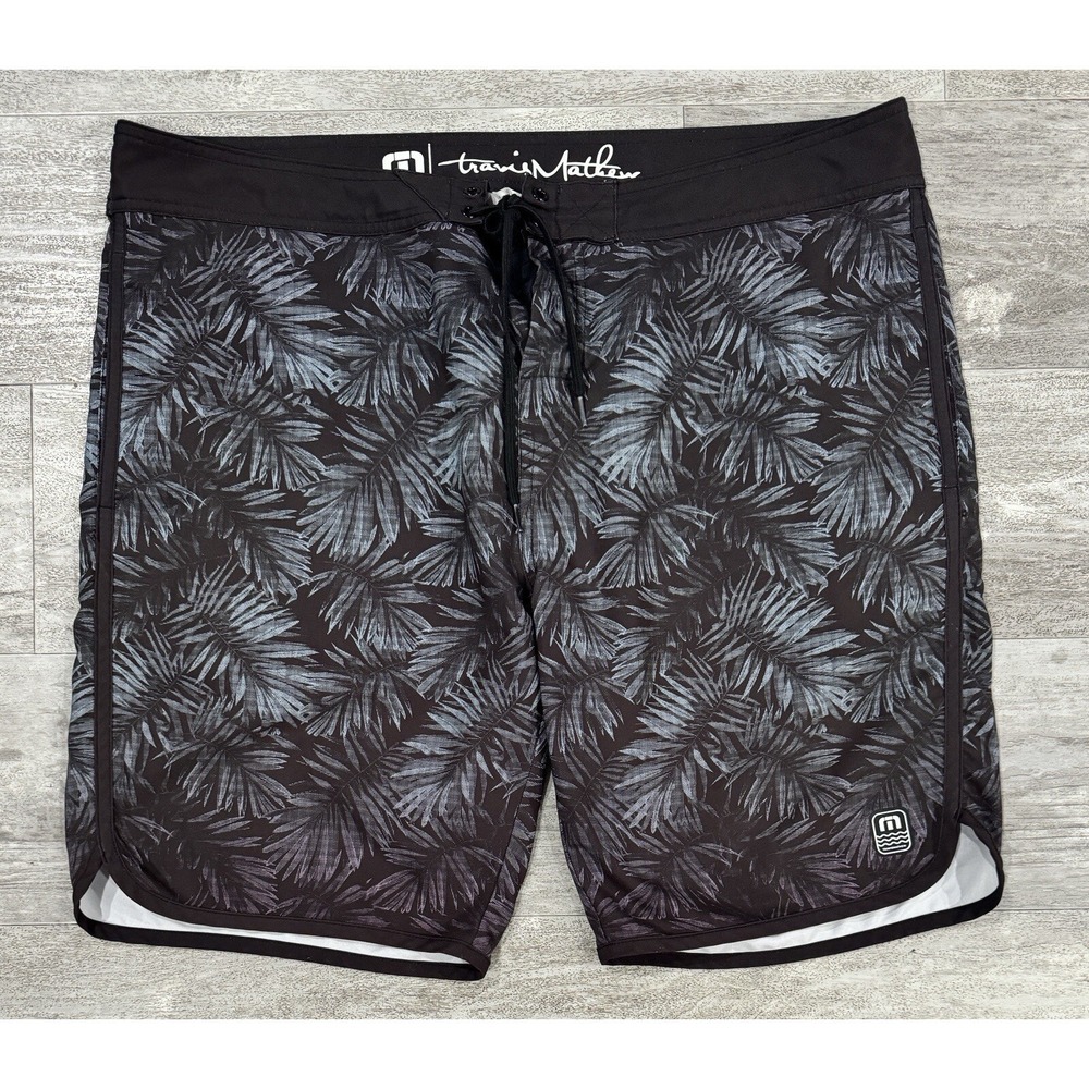 Travis Mathew Board Shorts Swim Trunks Mens Size 40 Palm Leafs 10" Inseam